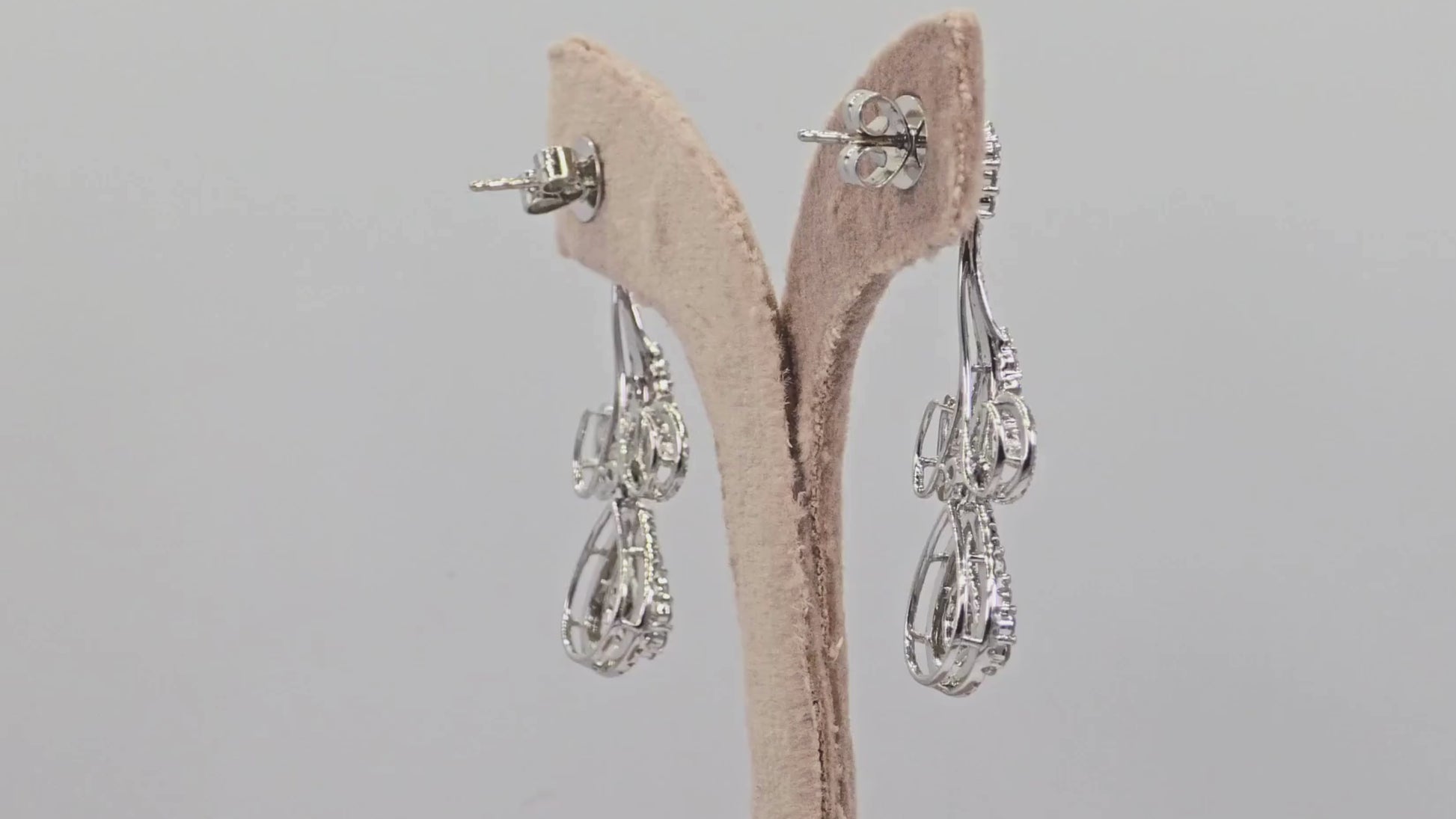 Natural Diamond Earring Pear Shape in 18K (750) White Gold