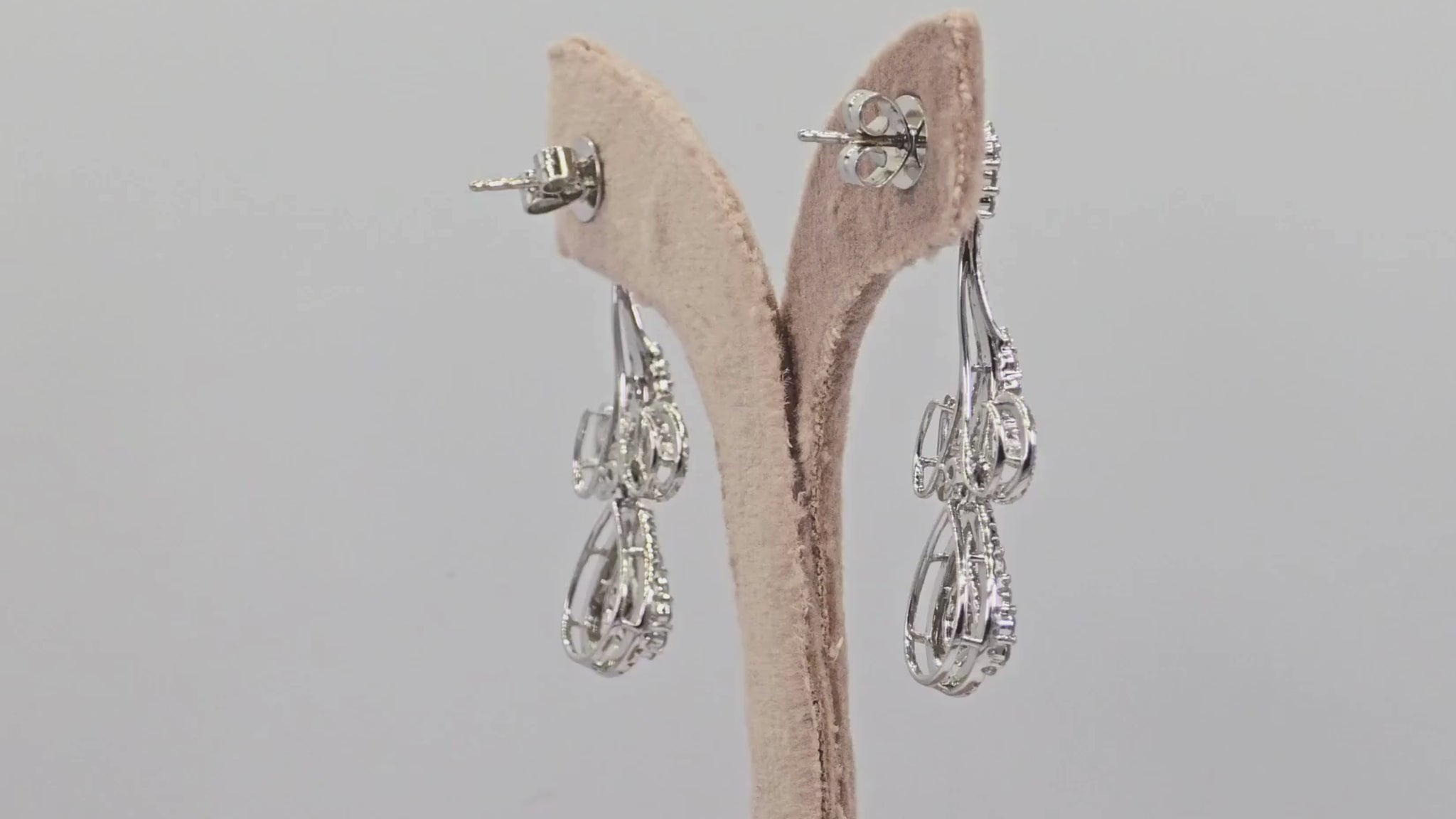 Natural Diamond Earring Pear Shape in 18K (750) White Gold
