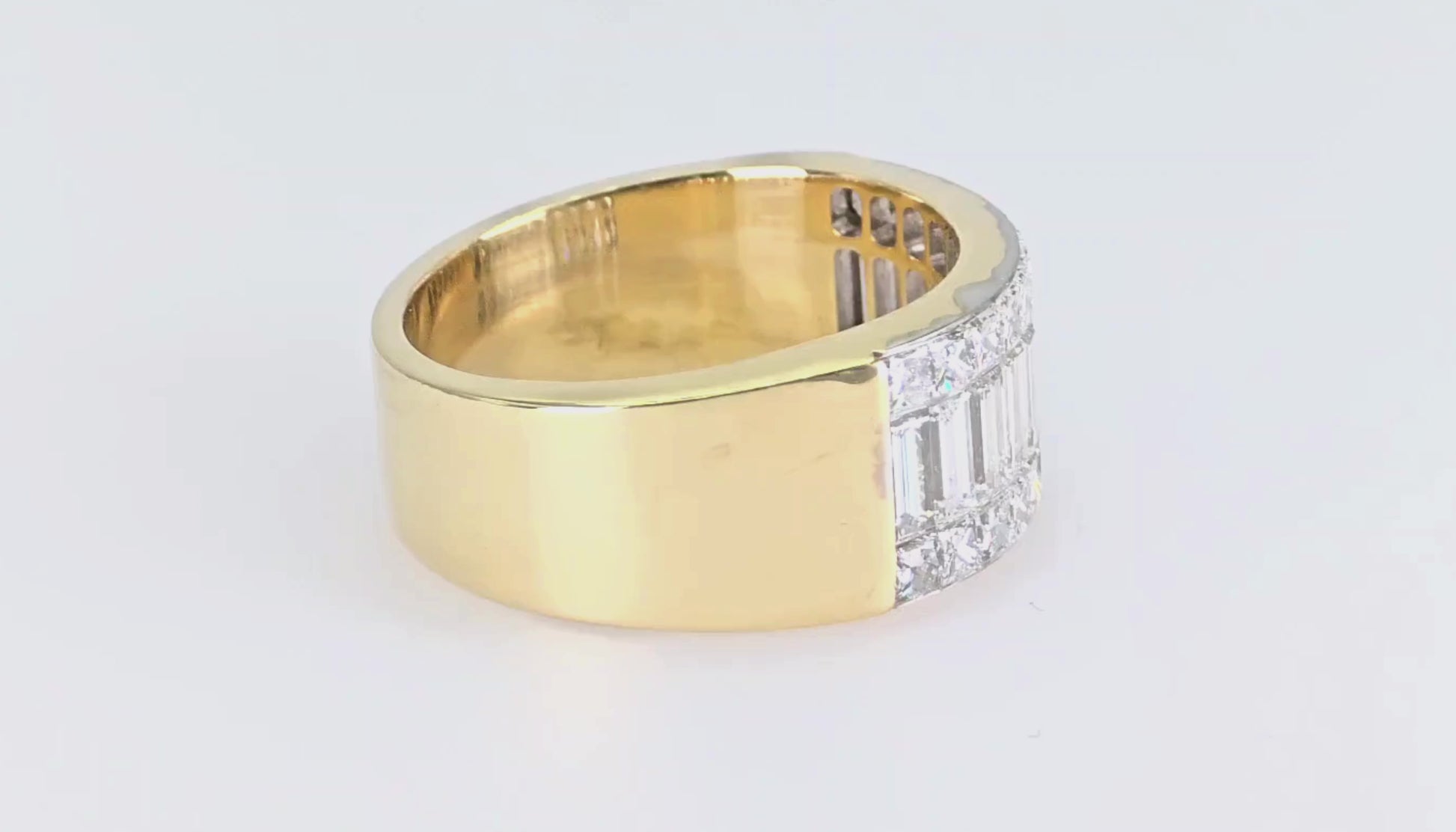 18k (750) Yellow Gold Natural Diamond Ring
