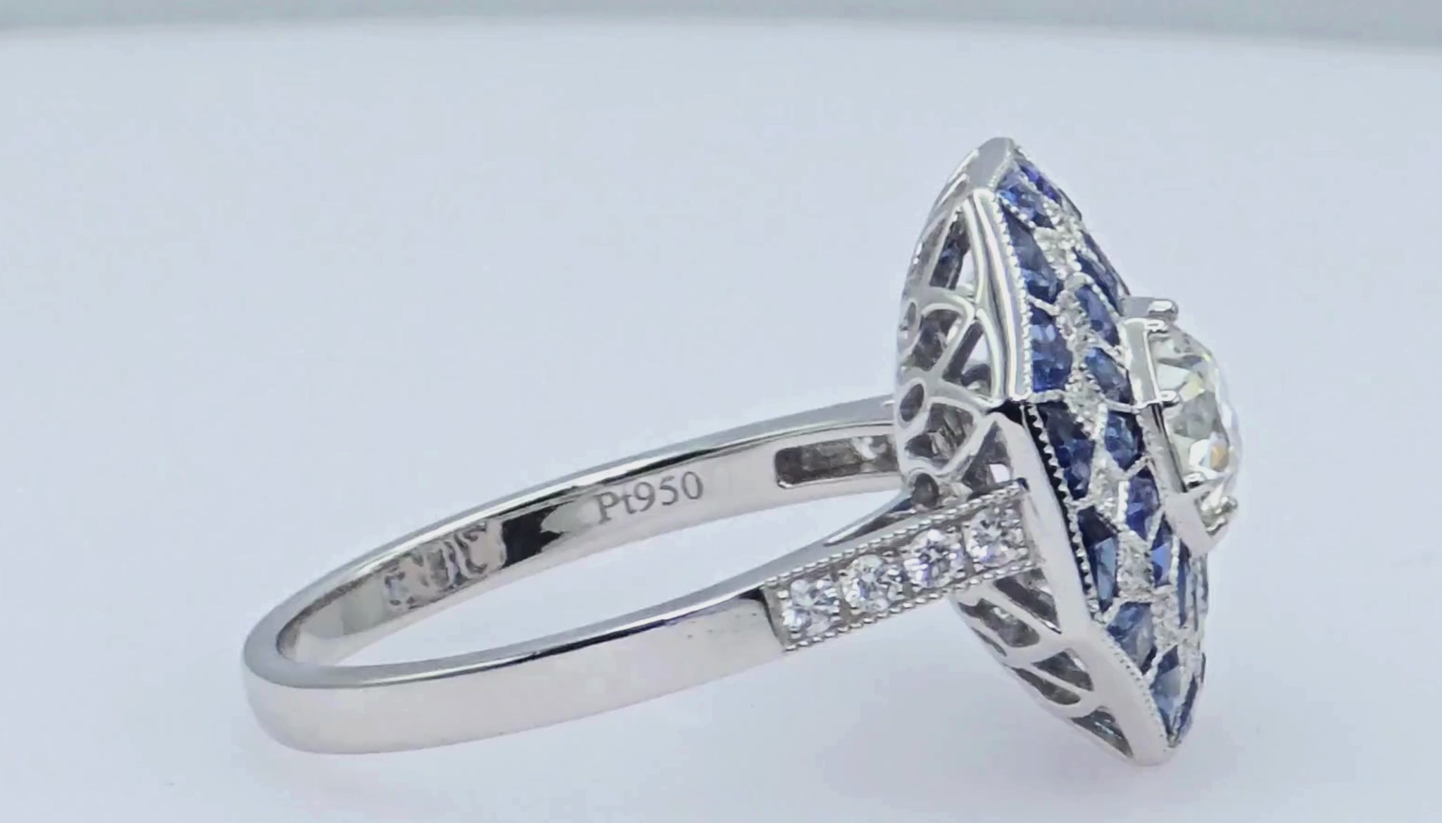 Stunning Brand New Platinum (950) Natural VVS Diamond & Blue Sapphire: Ring