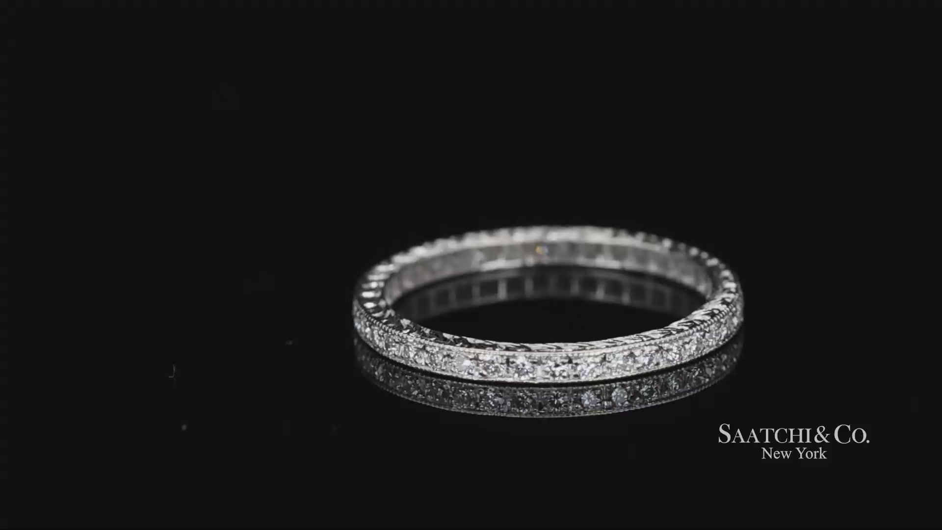 18K (750) White Gold Natural Diamond Engraved Band Ring