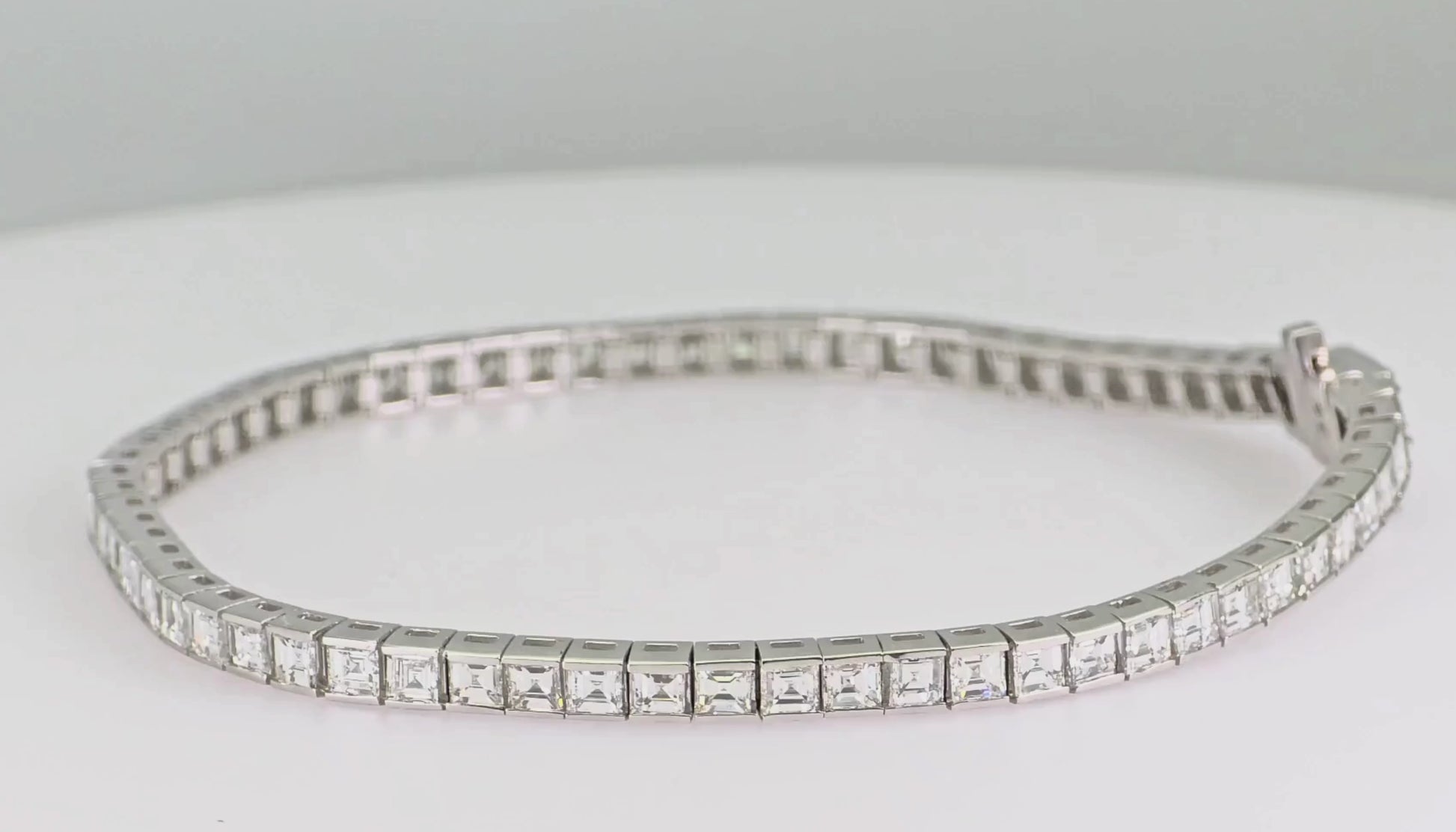 14K (585) White Gold Asscher Cut Bracelet - Natural White VVS-VS Diamond Tennis