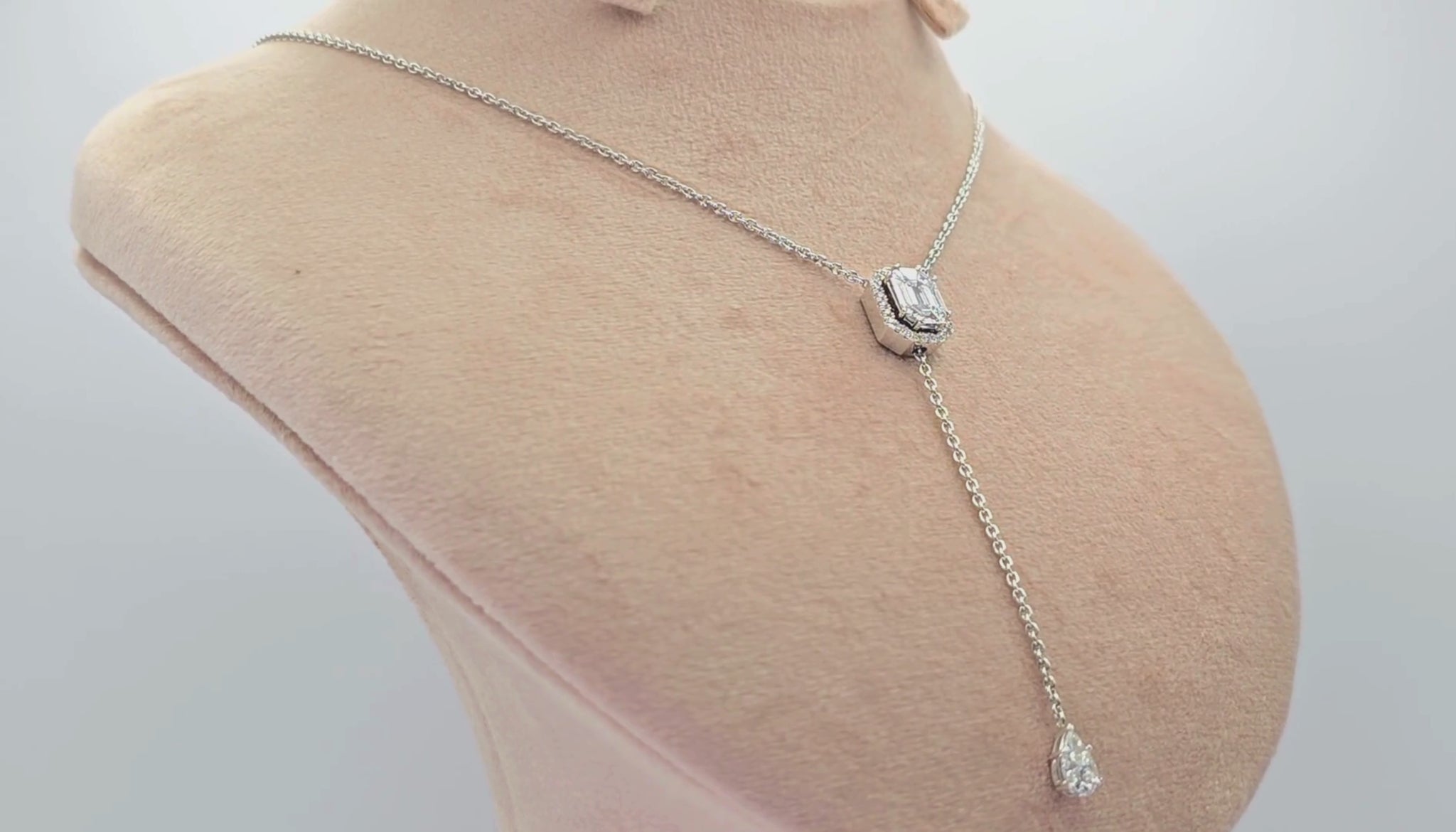 18k (750) White Gold Natural Diamond Illusion Emerald Pendant with Chain