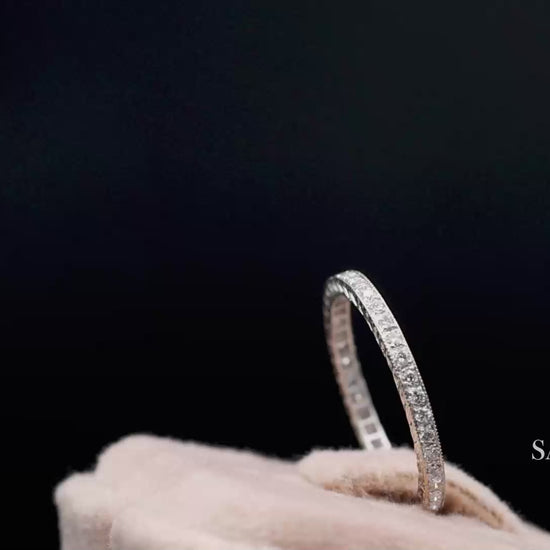 18K (750) White Gold Exquisite Hand Engraving and Milgrain Detailing Band Ring