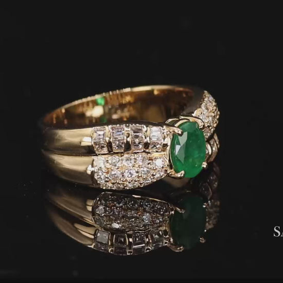 18k (750) Yellow Gold Natural Emerald and Diamond Ring