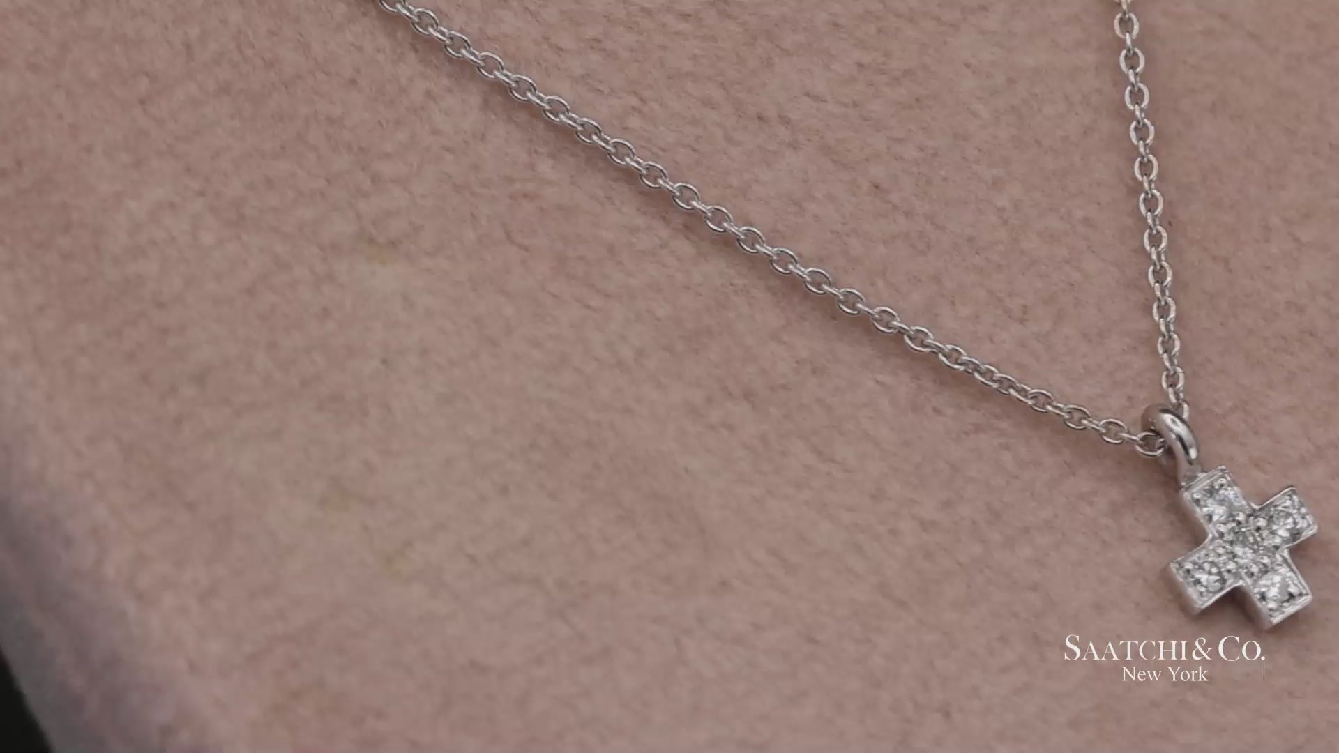 18K(750) White Gold Natural Diamond Cross Pendant Necklace with Chain