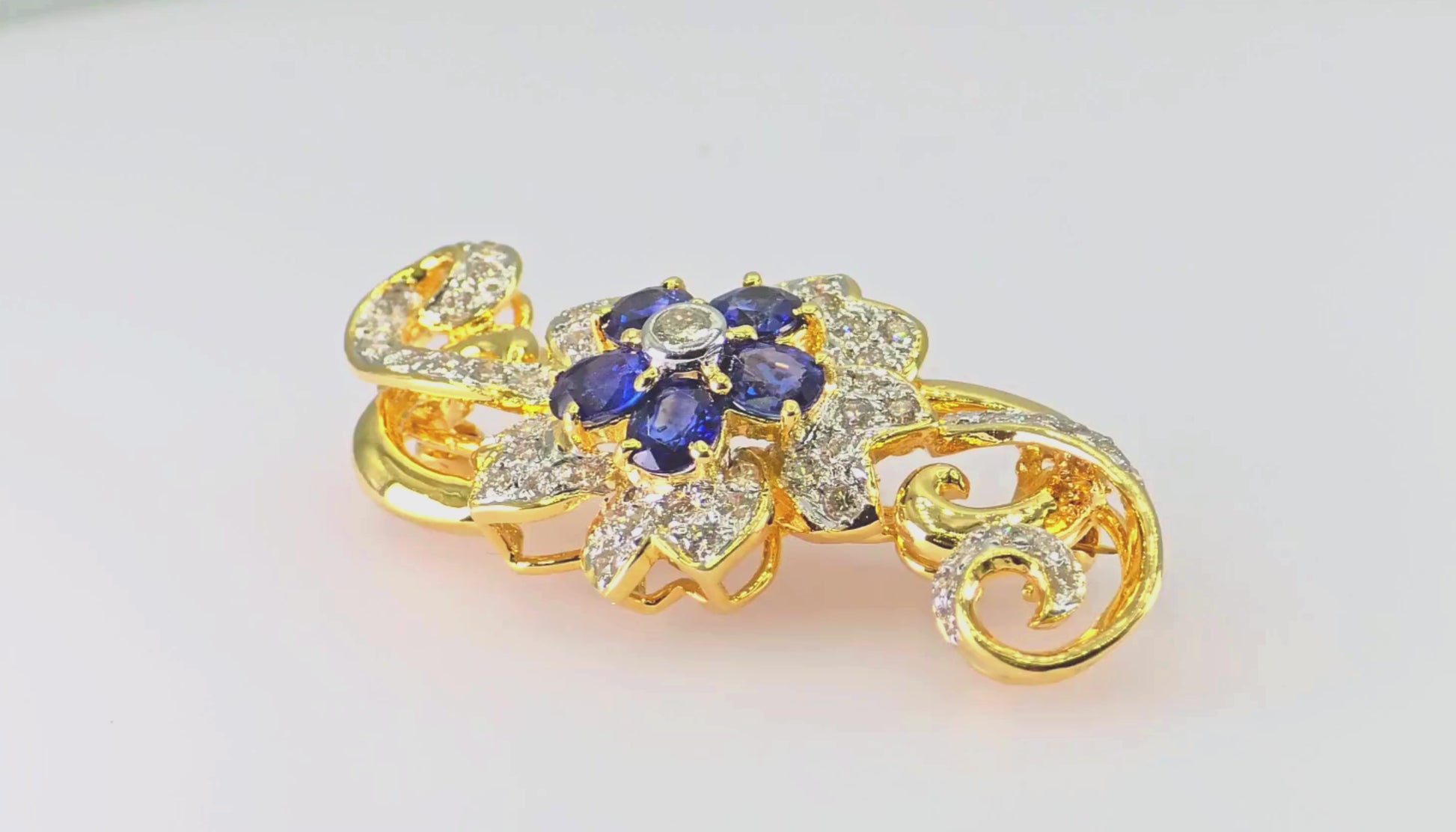 18k (750) Yellow Gold Natural White VVS Diamond & Blue Sapphire Brooch