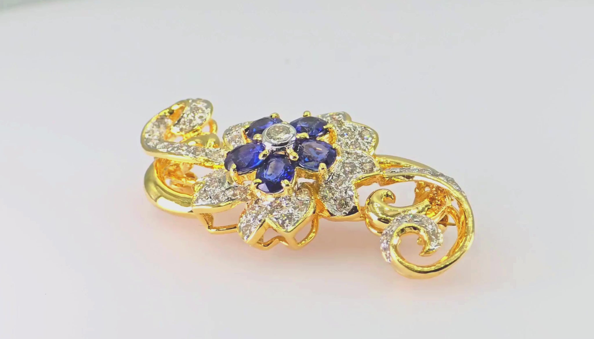 18k (750) Yellow Gold Natural White VVS Diamond & Blue Sapphire Brooch