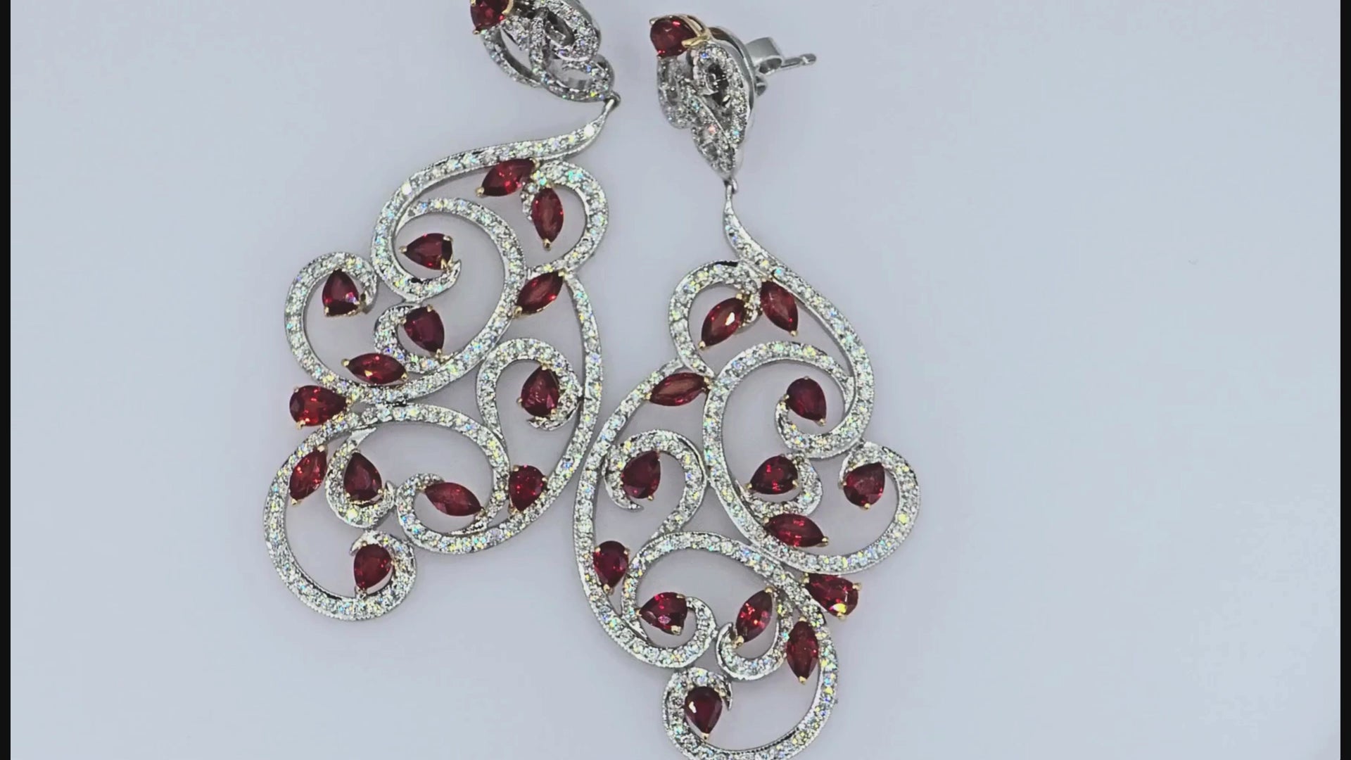 18K (750) White Gold Natural Brilliant Cut VVS Diamond & Ruby: Earrings