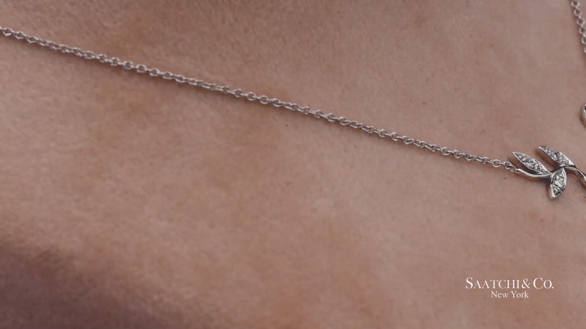 18K(750) White Gold Natural Diamond Leaf Shape Pendant Necklace with Chain