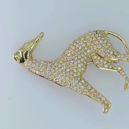 18k (750) Yellow Gold Natural Diamond Dog shape Brooch