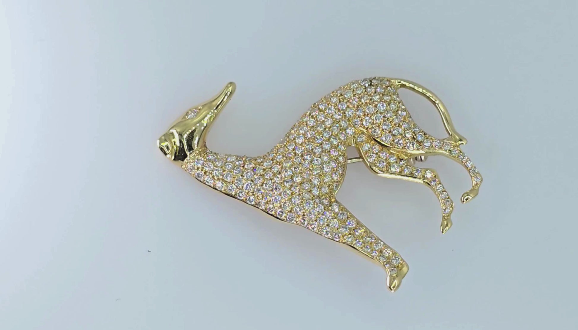 18k (750) Yellow Gold Natural Diamond Dog shape Brooch