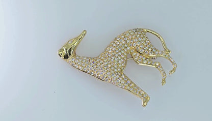 18k (750) Yellow Gold Natural Diamond Dog shape Brooch