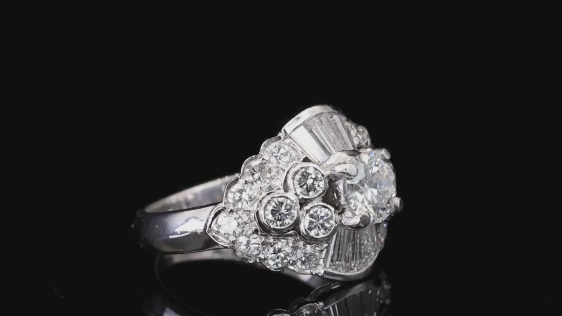 18k (750) White Gold  Natural White Diamond Cocktail Ring