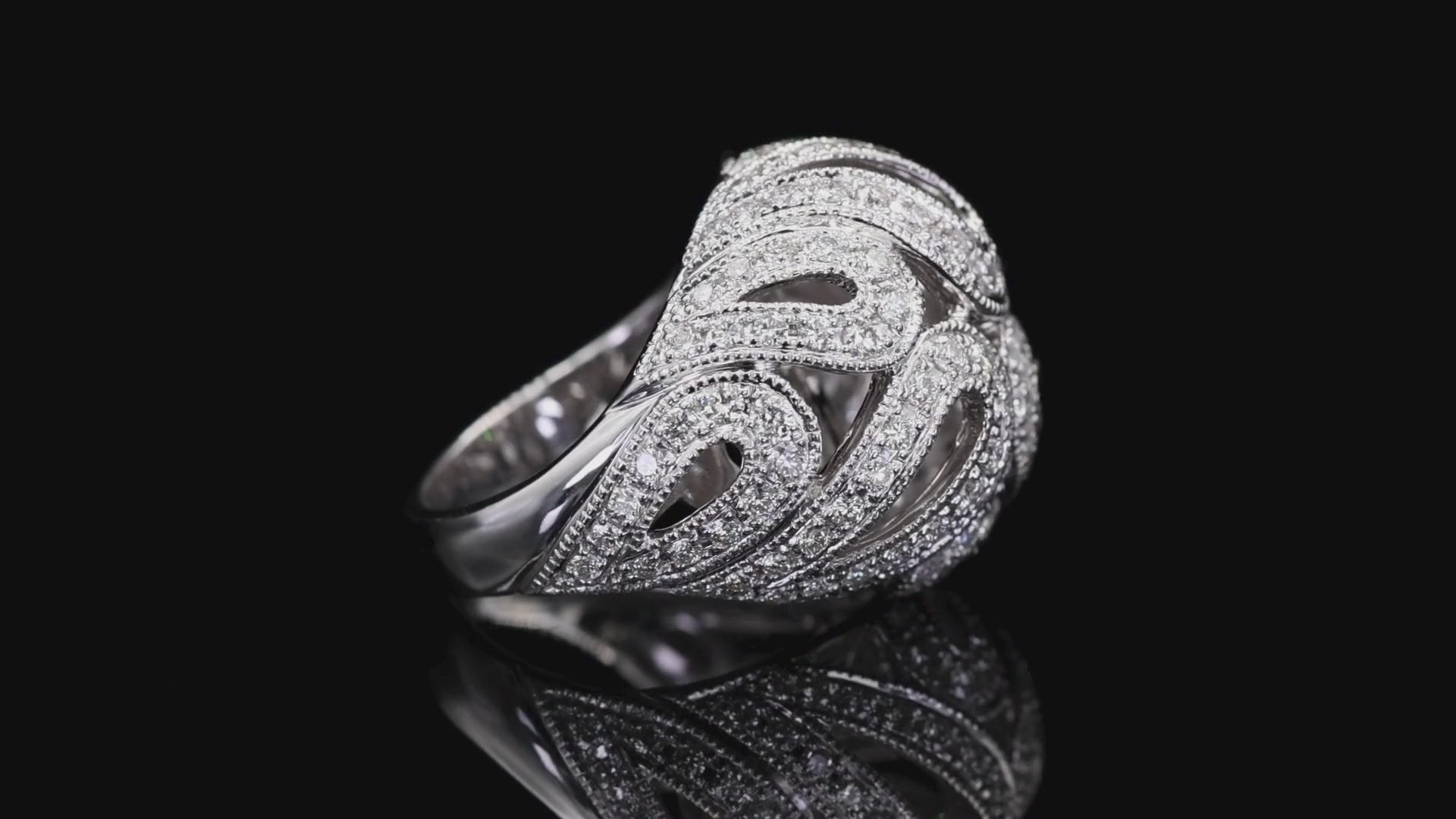 18k (750) Natural Diamond Cocktail Ring