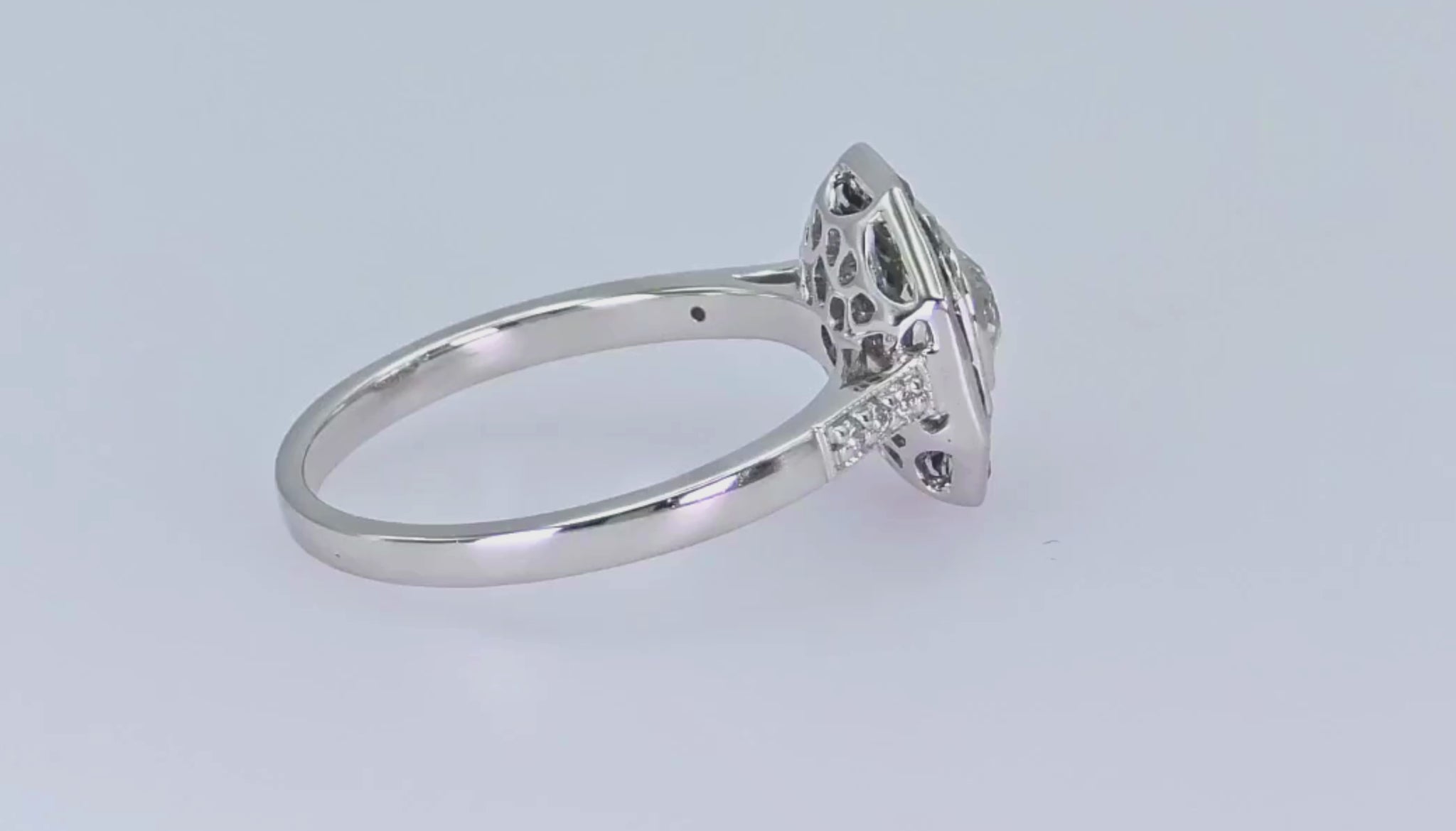18K (750) White Gold Cushion Shape Natural Diamond Sapphire Emerald: Ring