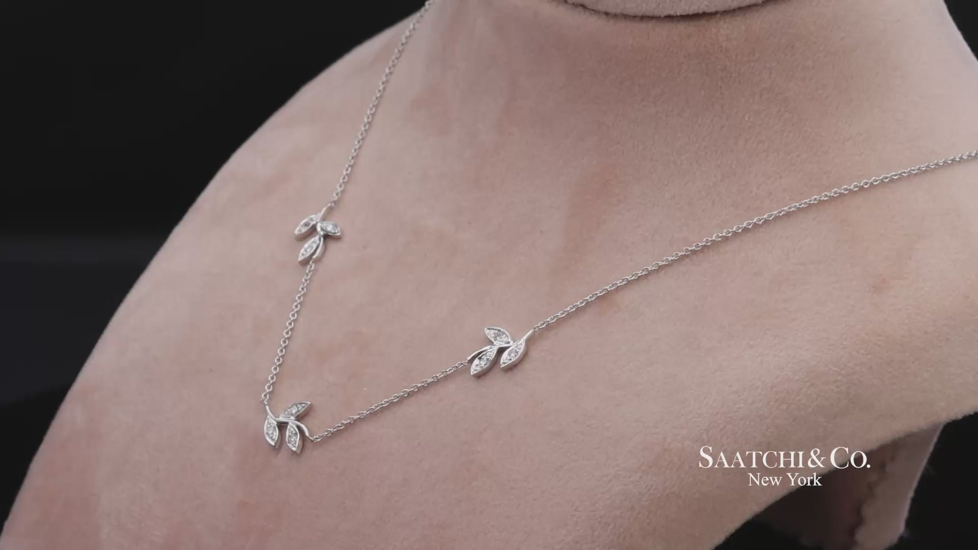 18K(750) White Gold Natural Diamond Leaf Pendant Necklace with Chain
