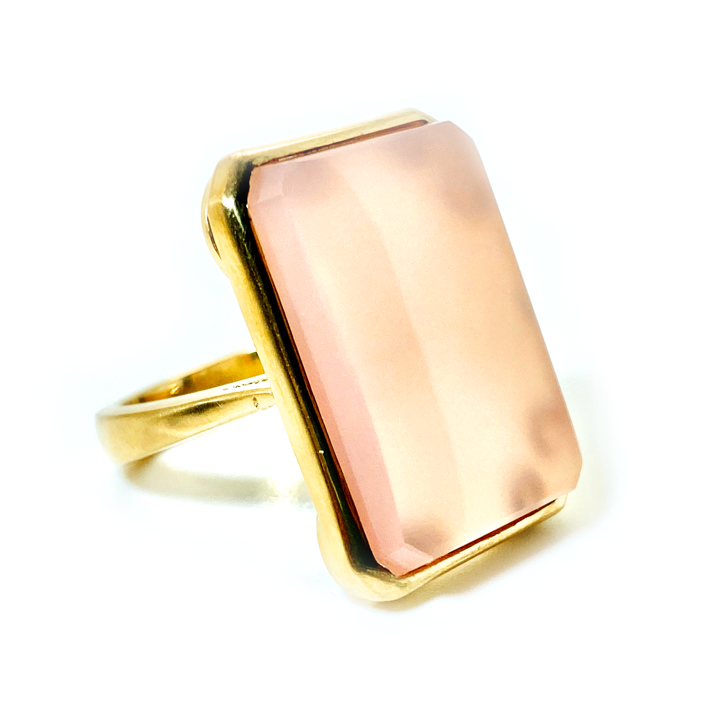 18K Yellow Gold Ring With Rectangular Pink Quartz